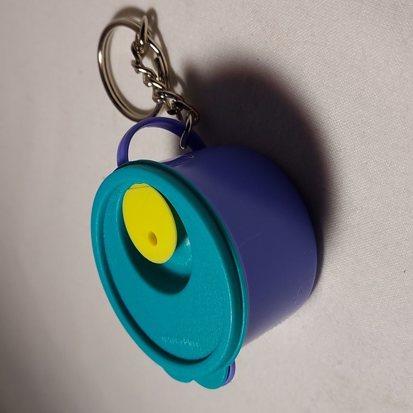 Vintage Tupperware Crystal Wave Soup Bowl Key Chain - Picture 6 of 6